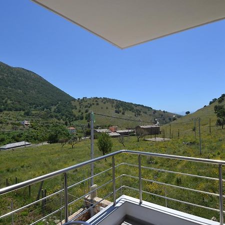 Bujtina Eleni Hotel Himare Buitenkant foto