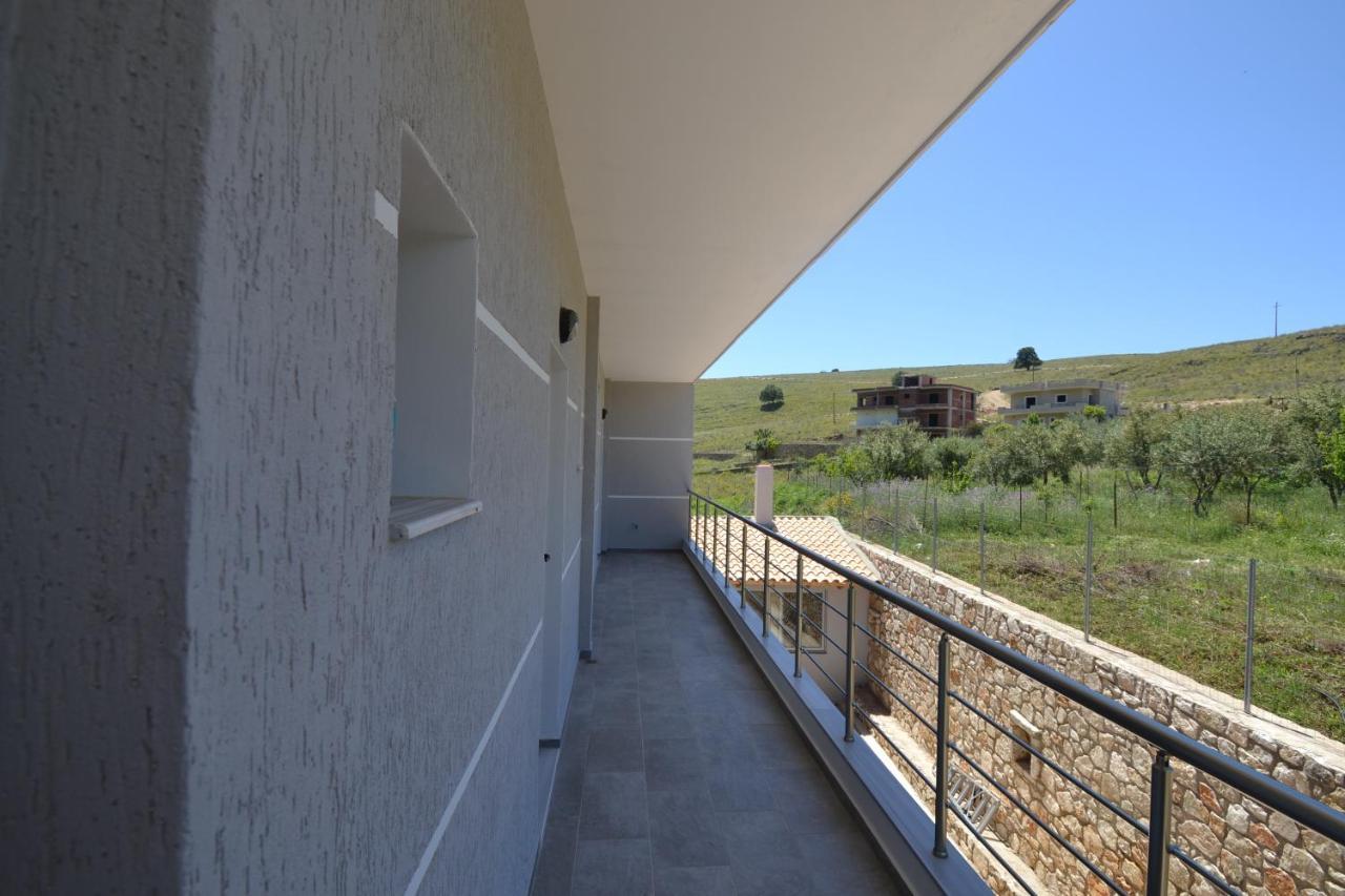 Bujtina Eleni Hotel Himare Buitenkant foto