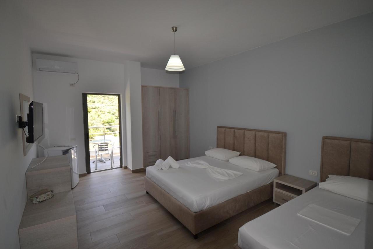 Bujtina Eleni Hotel Himare Buitenkant foto