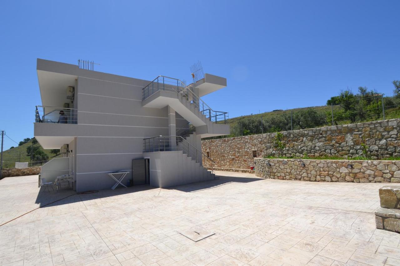 Bujtina Eleni Hotel Himare Buitenkant foto